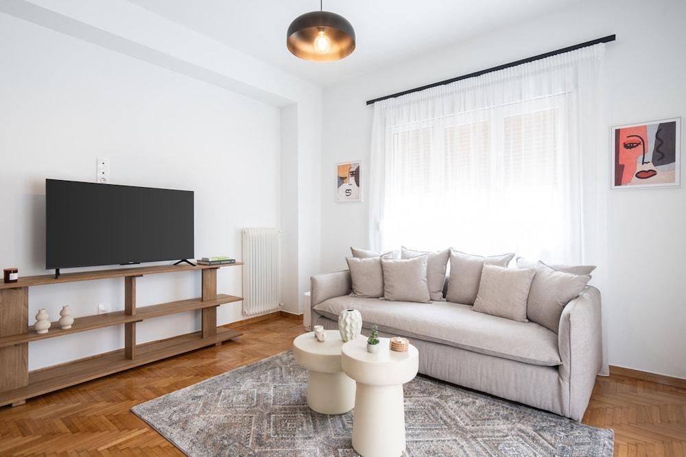 Liv Premium Pagrati Apartment With View