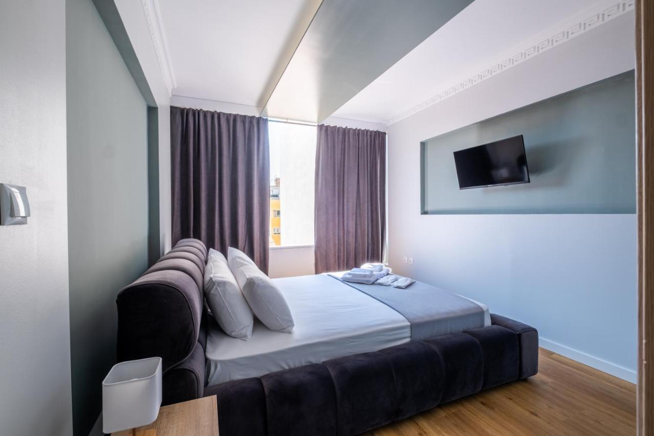 Ermou Central Studios & Suites!