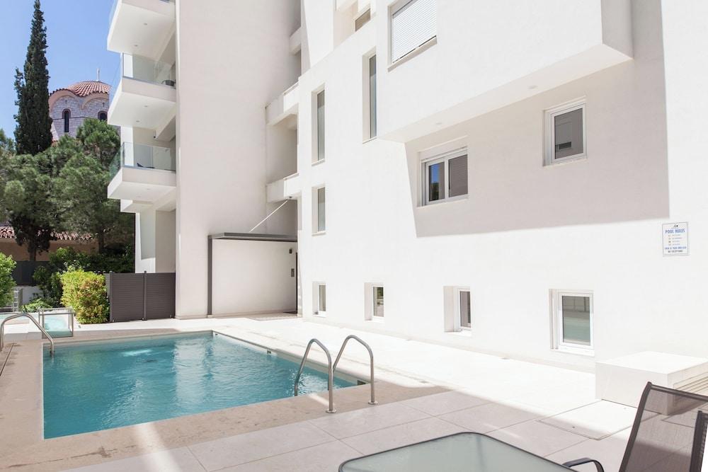 Marousi 2 Bd Luxury Living W Shared Pool