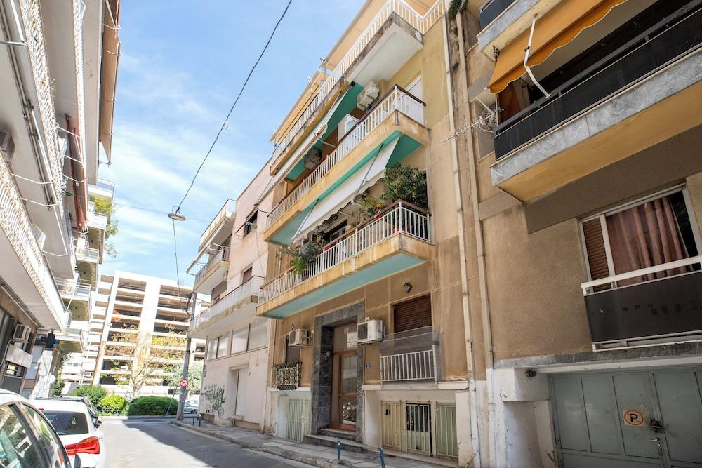 Les Nuances de Blue 1-br Apt In Athens