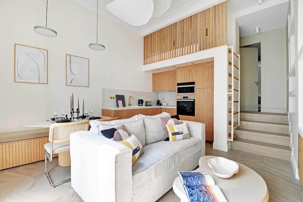 Modern Apartement Center of Paris Montmartre