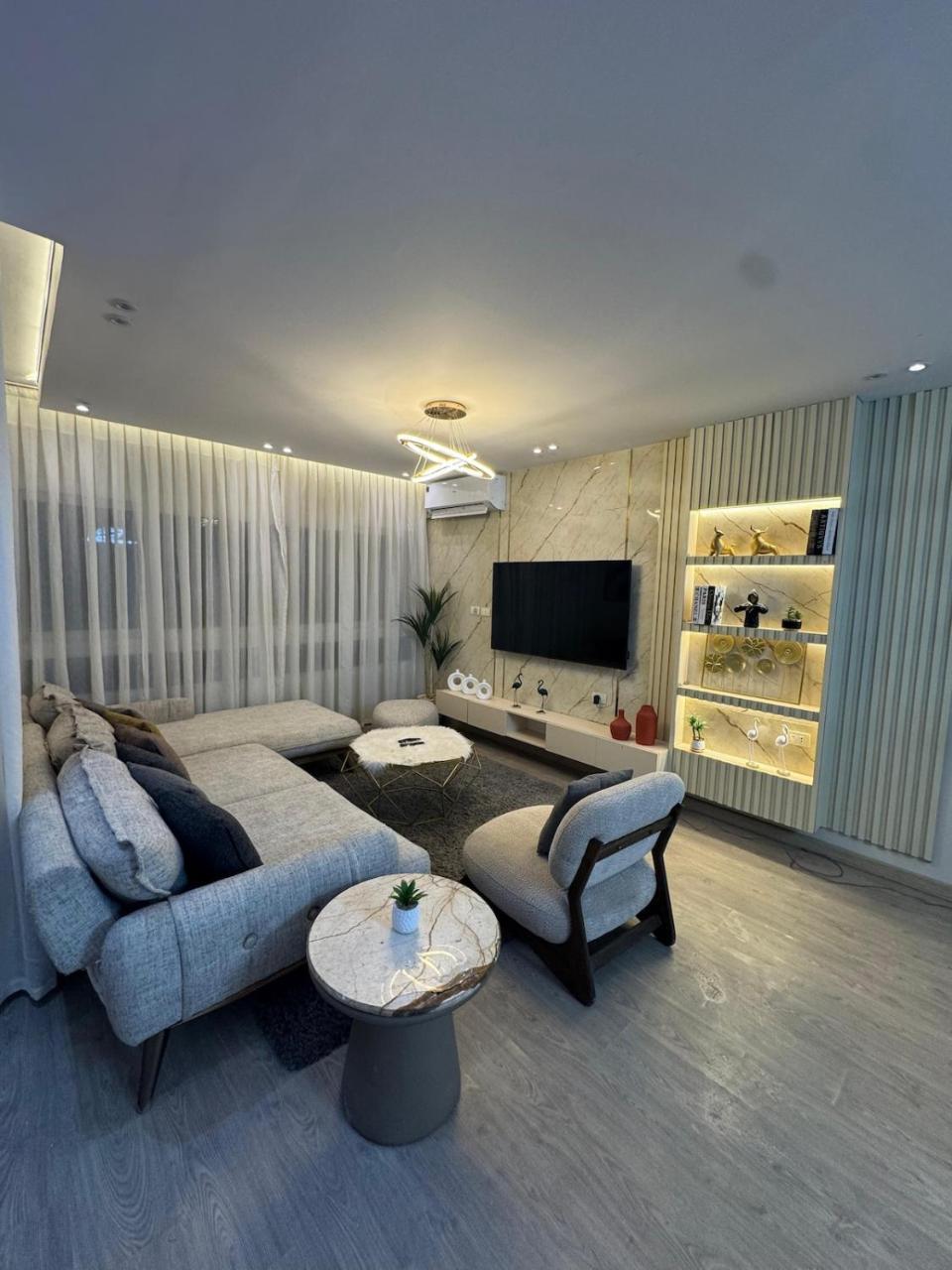 Fantastic 3br with Large Balcony