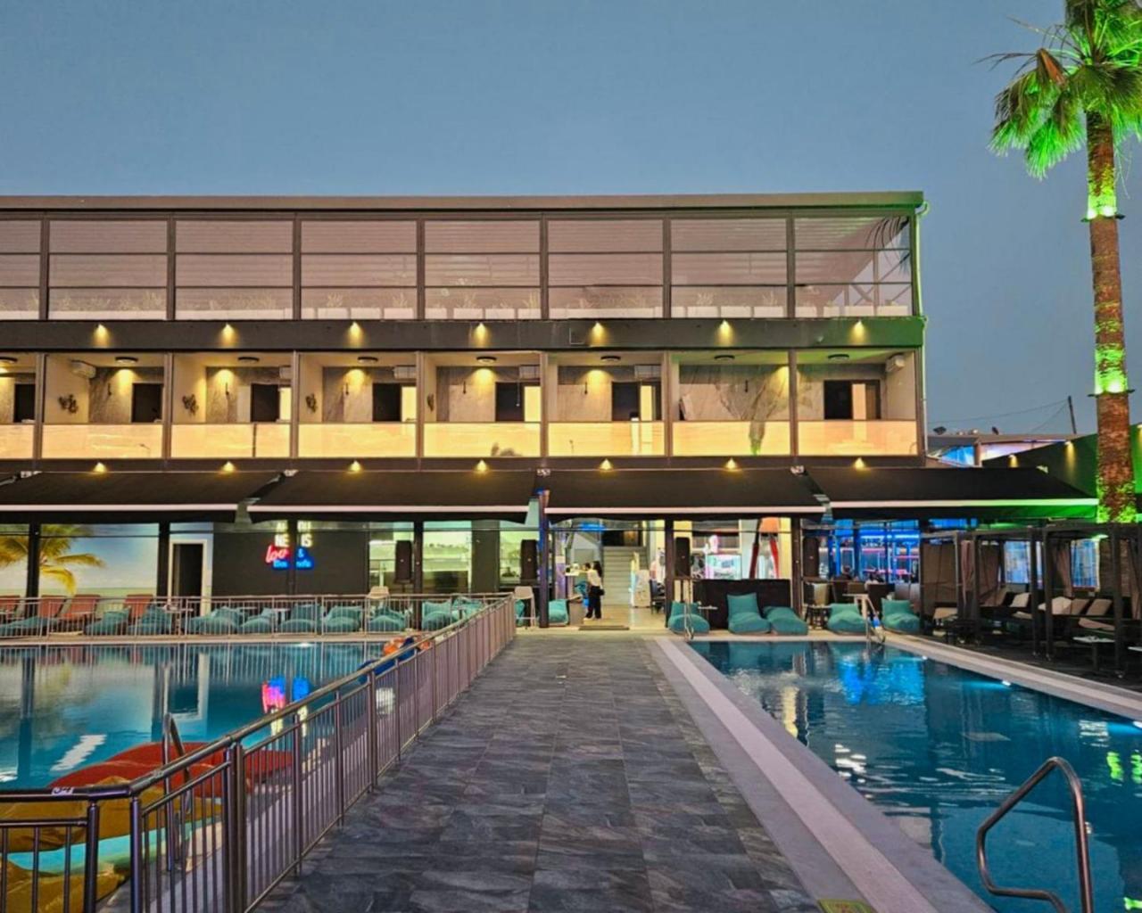 Sea View Serenity Eachfront & Pool 109