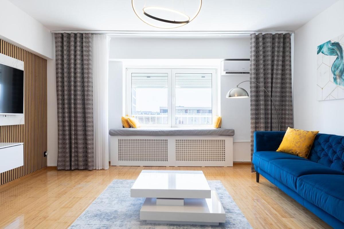 1001 Central Riverside Flat