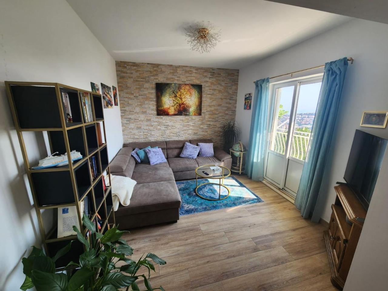 Apartment Golden Oak