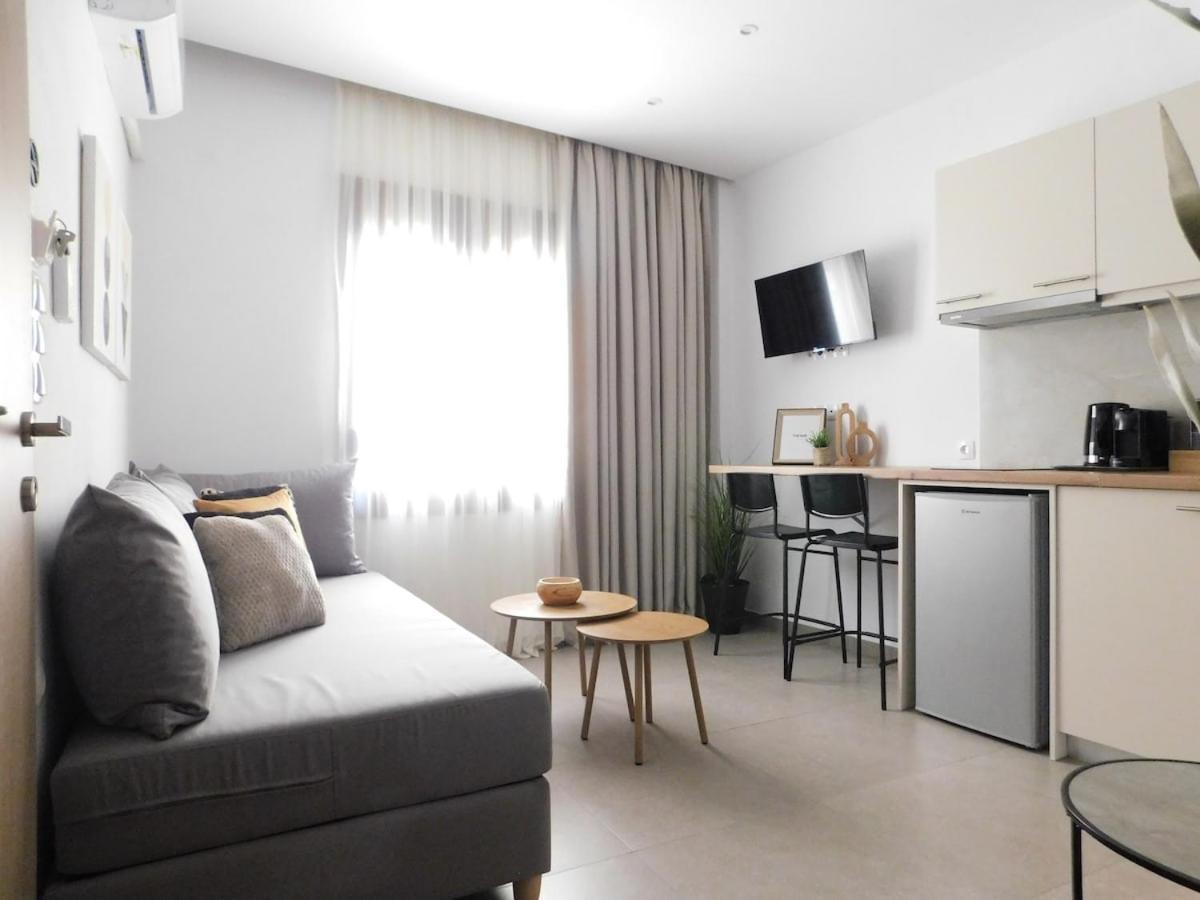 Cozy Studio With Patio Walk To City Center