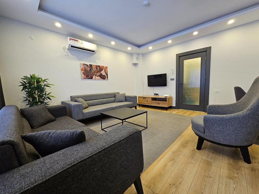 Professionally Maintained Spacious New Suites 2-3