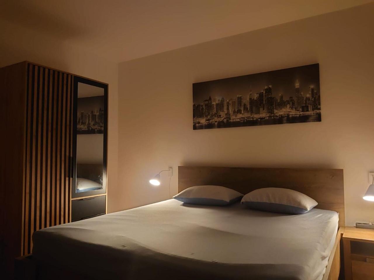 Villa Peragi Triple Room With Balcony & Private External Bathroom