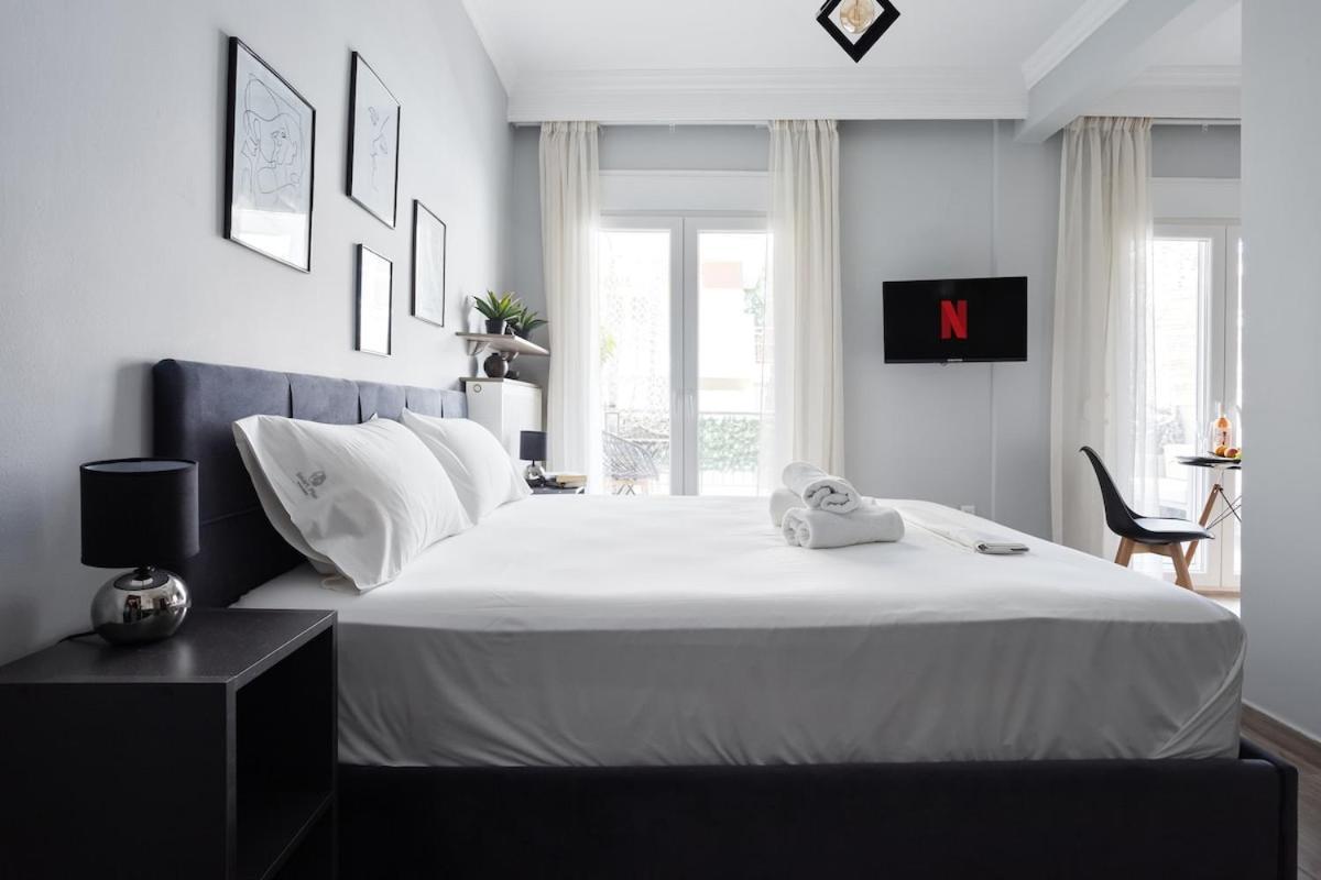 The Cozy Cube Studio With Patio