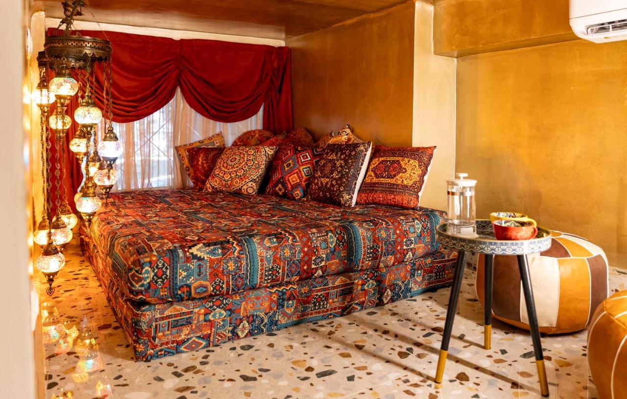 1001 Nights Low Celling Studio In Downtown