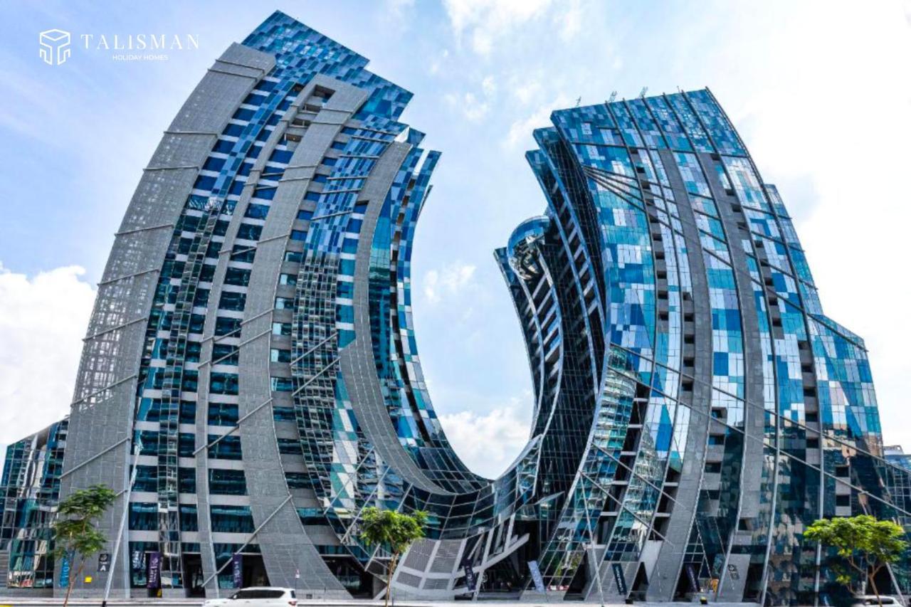 Elegant 1 Br Apartment in J One Tower