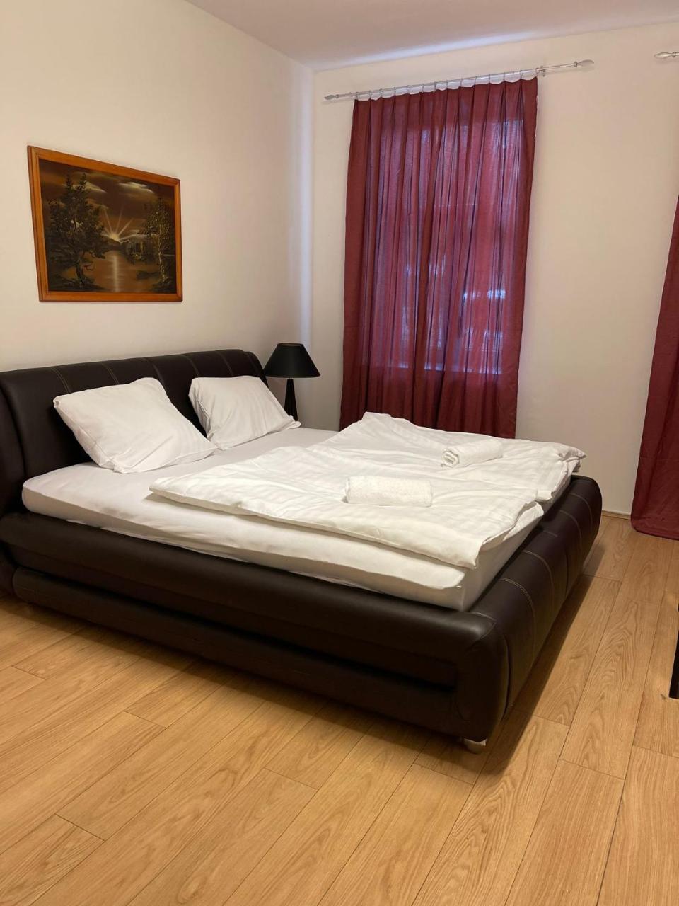 Stylish 3 Apartments For 10 Guests Only 15 Minutes To Vienna Center