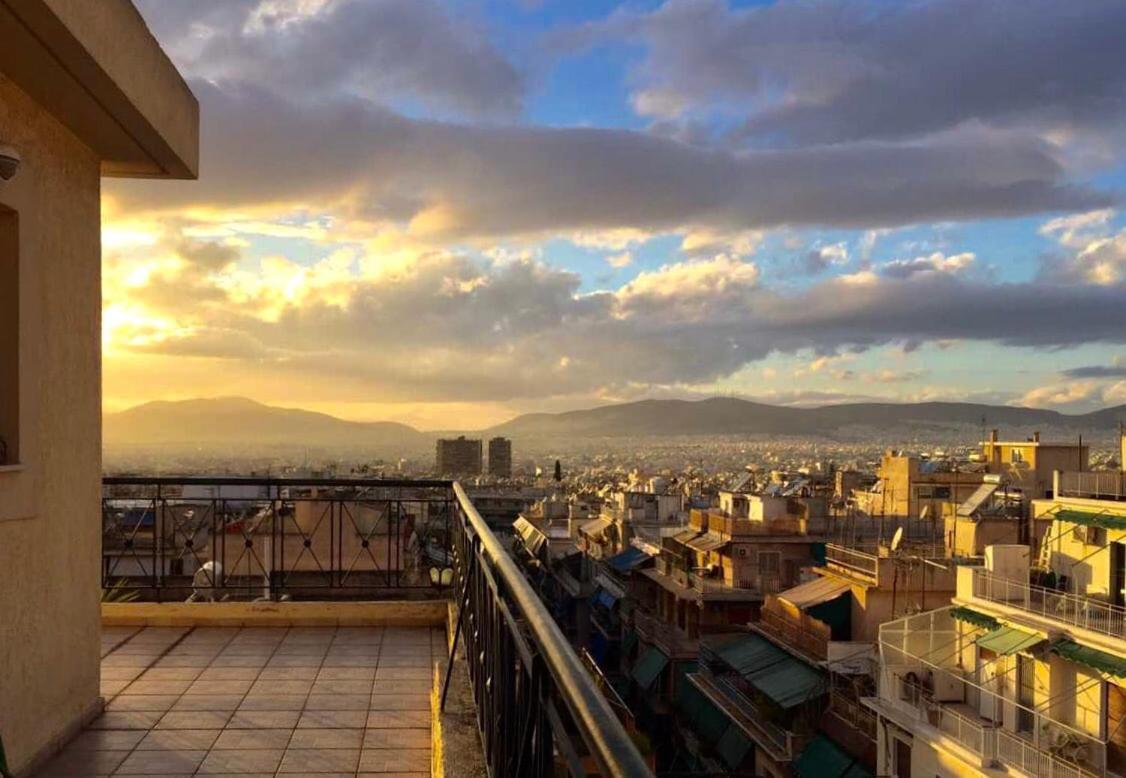 Top Floor Apt, View, 2bd, Parking