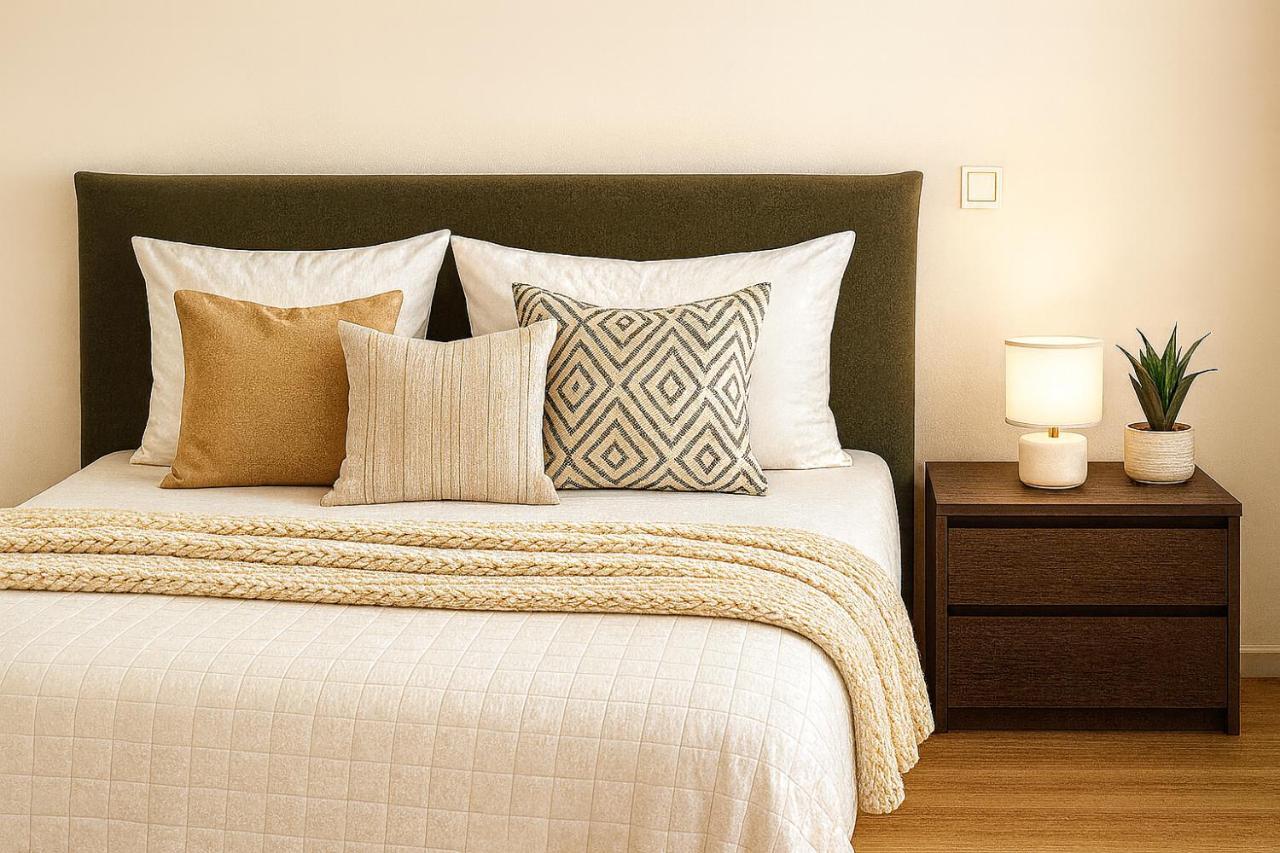 Central, Quiet & Comfortable Apartment