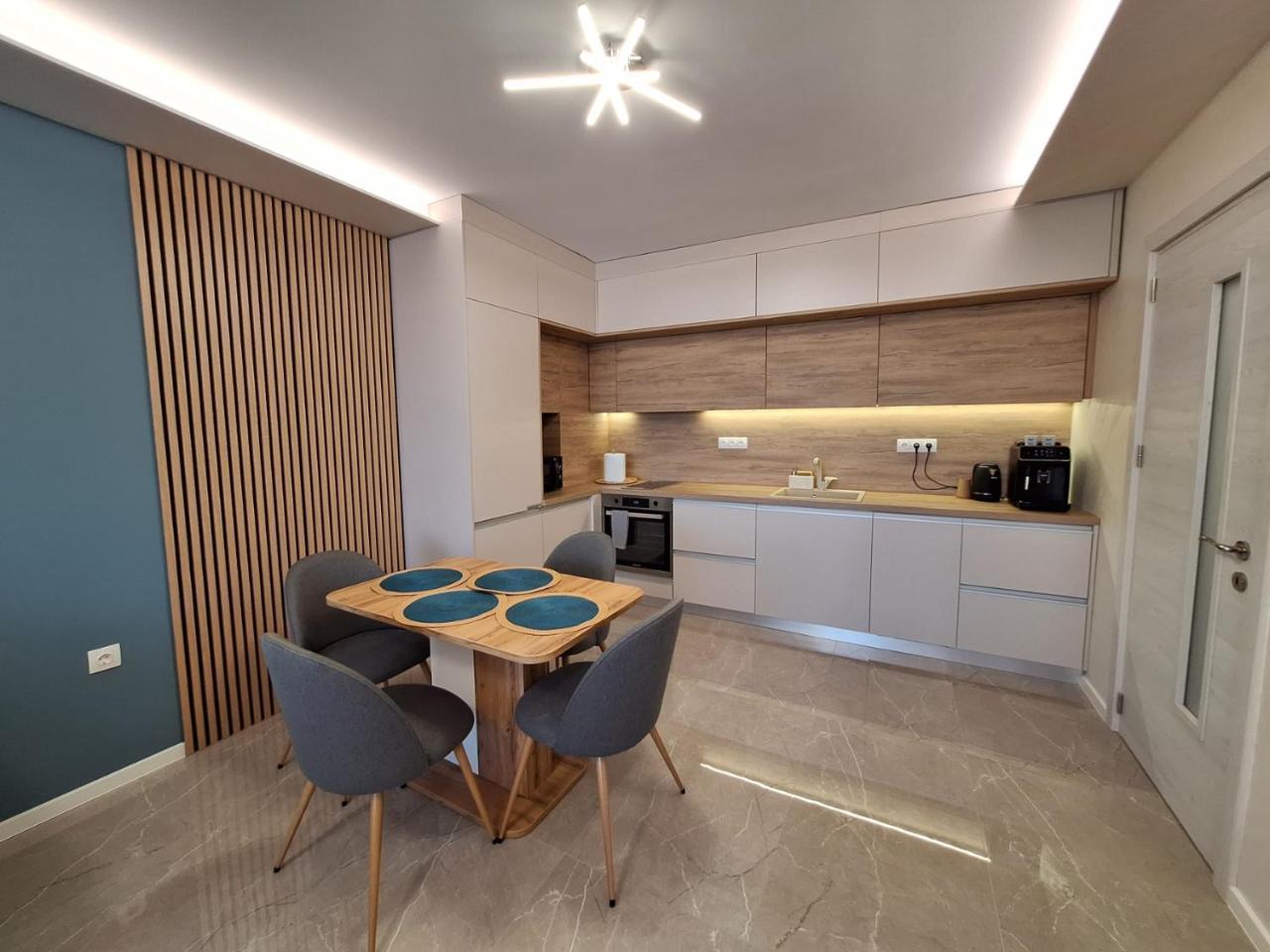 Blue Home Atana Near Airport