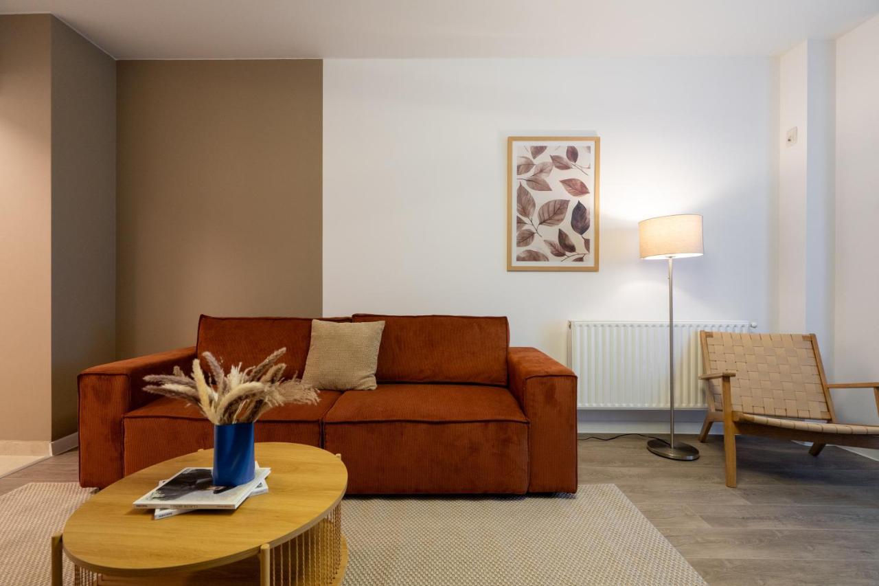 Central Spacious Apartment 907