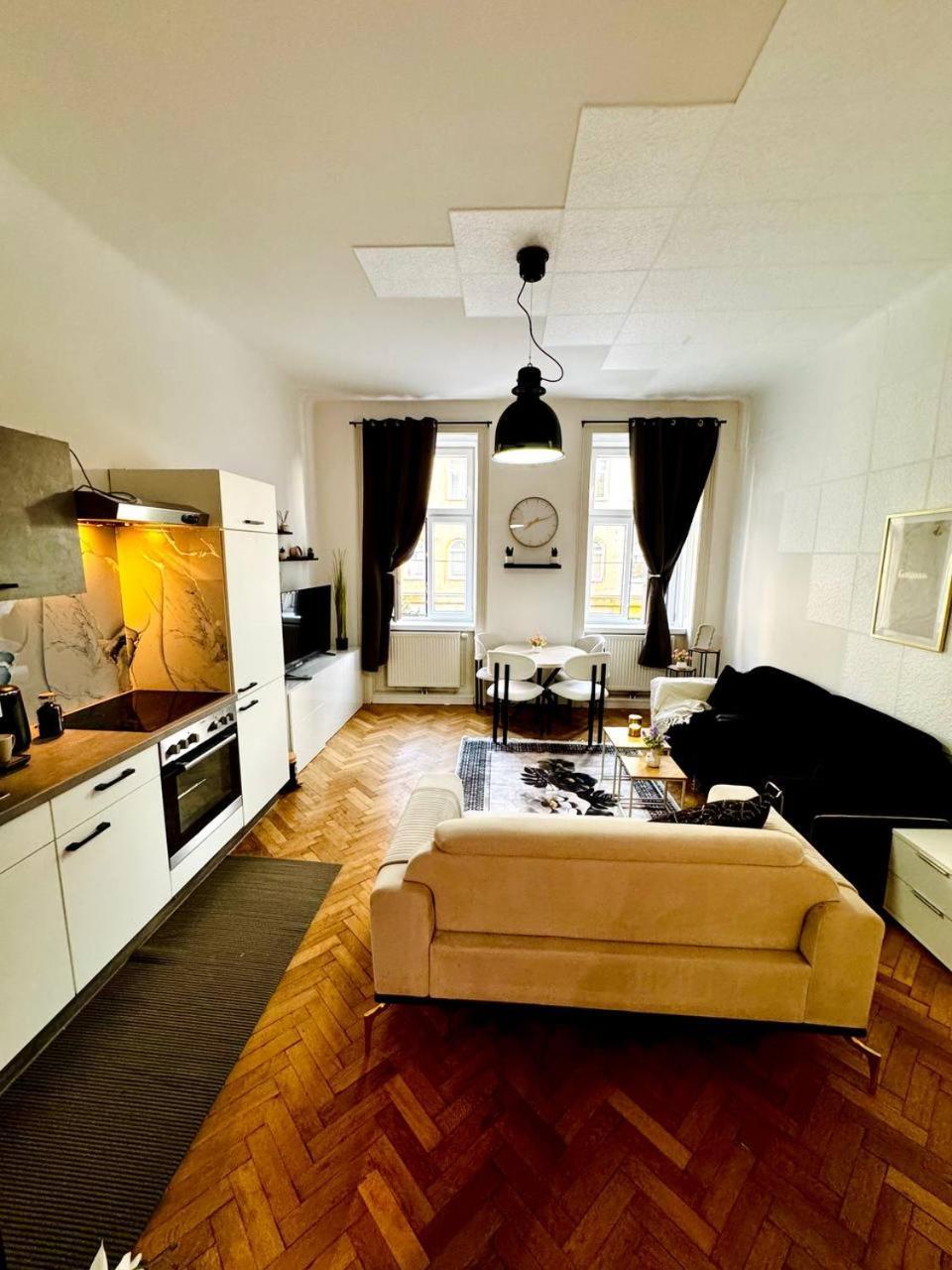 Charming Stay Close To Vienna Attractions Mz17b