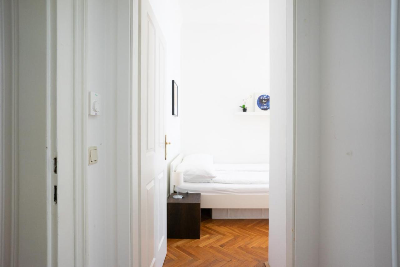 Spacious Stylish Designed 3 Bedroom Apartment Near Naschmarkt & City Center