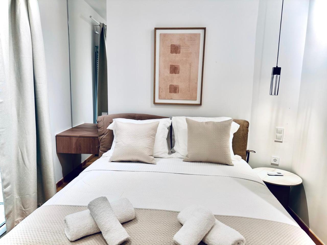 Elegant Acropolis Hideaway , Chic Koukaki Living,4 Persons, Near All Touristic Zones