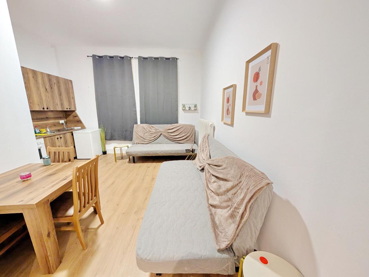 Spacious Apartment For Group Stays 15 Min From Airport & City Center, 5 Min From Vienna Main-bus Station Ez11