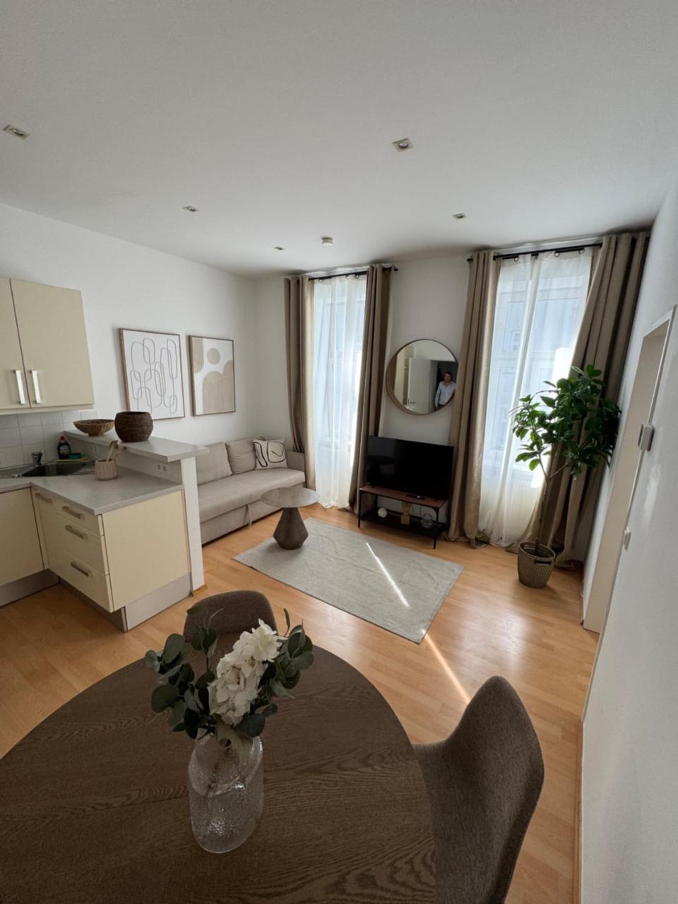 Next To Schonbrunn I 10 Min To U4 I Free Wifi