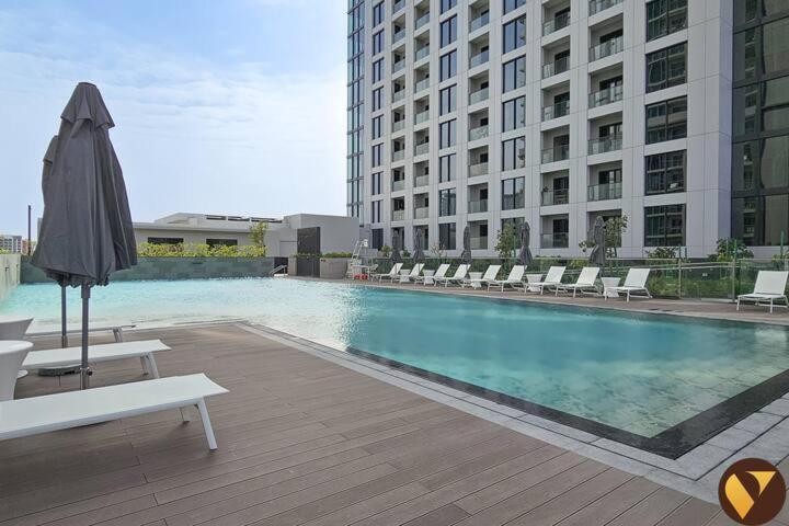 Vogue Vacation Homes, Jeewar Jvc Near Circle Mall, One Bedroom Apartment with Balcony And Park View, Access To All Amenities