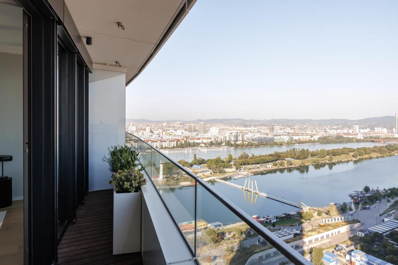 Skyline Suite Danube-view Balcony & Pool