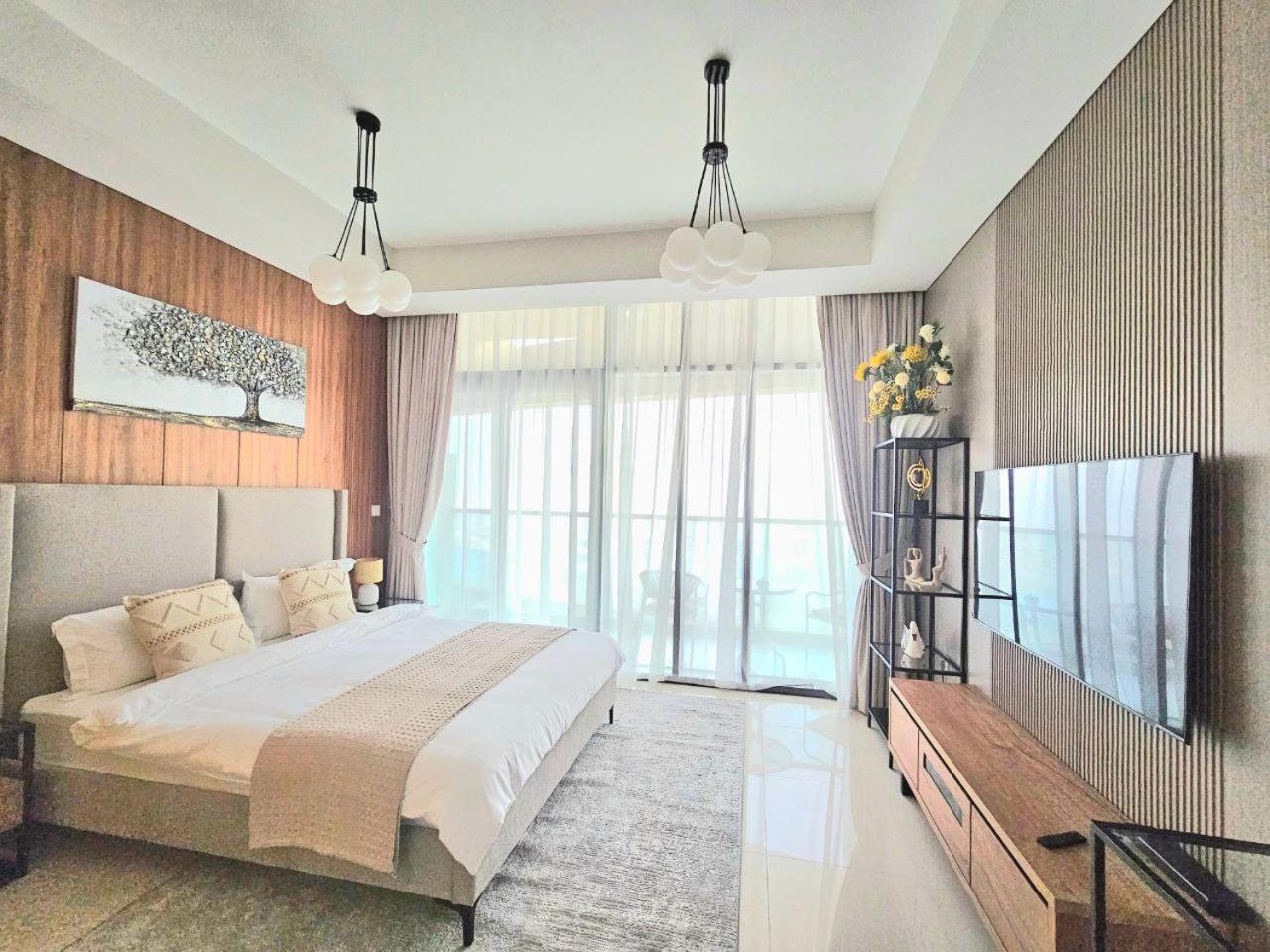 Modern New Studio with Panoramic View in Business Bay
