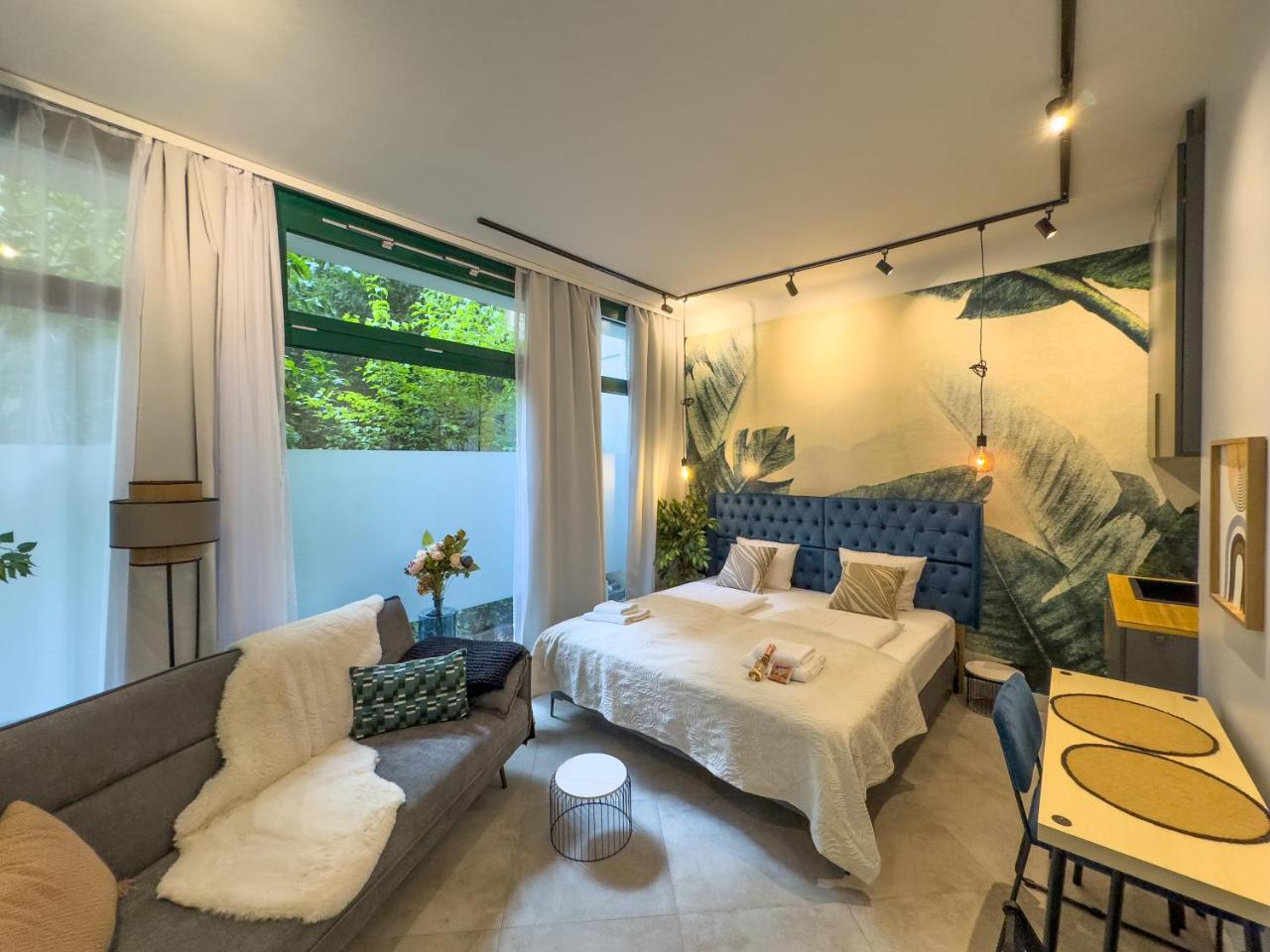 Fried-rich Apartments