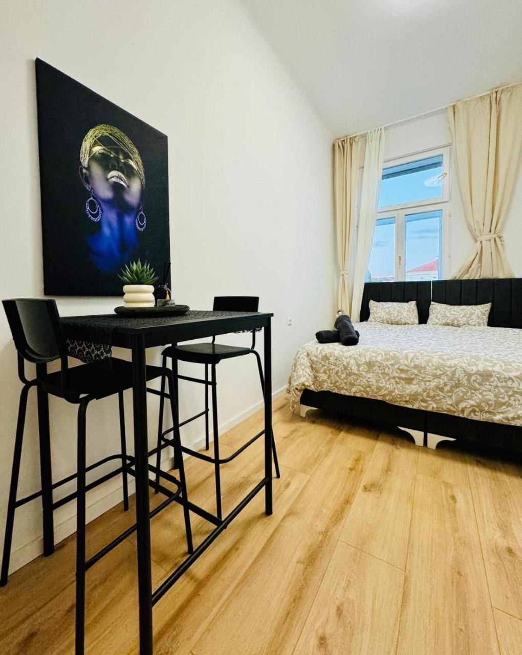 Elegant 4br Shared Apartment, Prime Location Near Westbahnhof