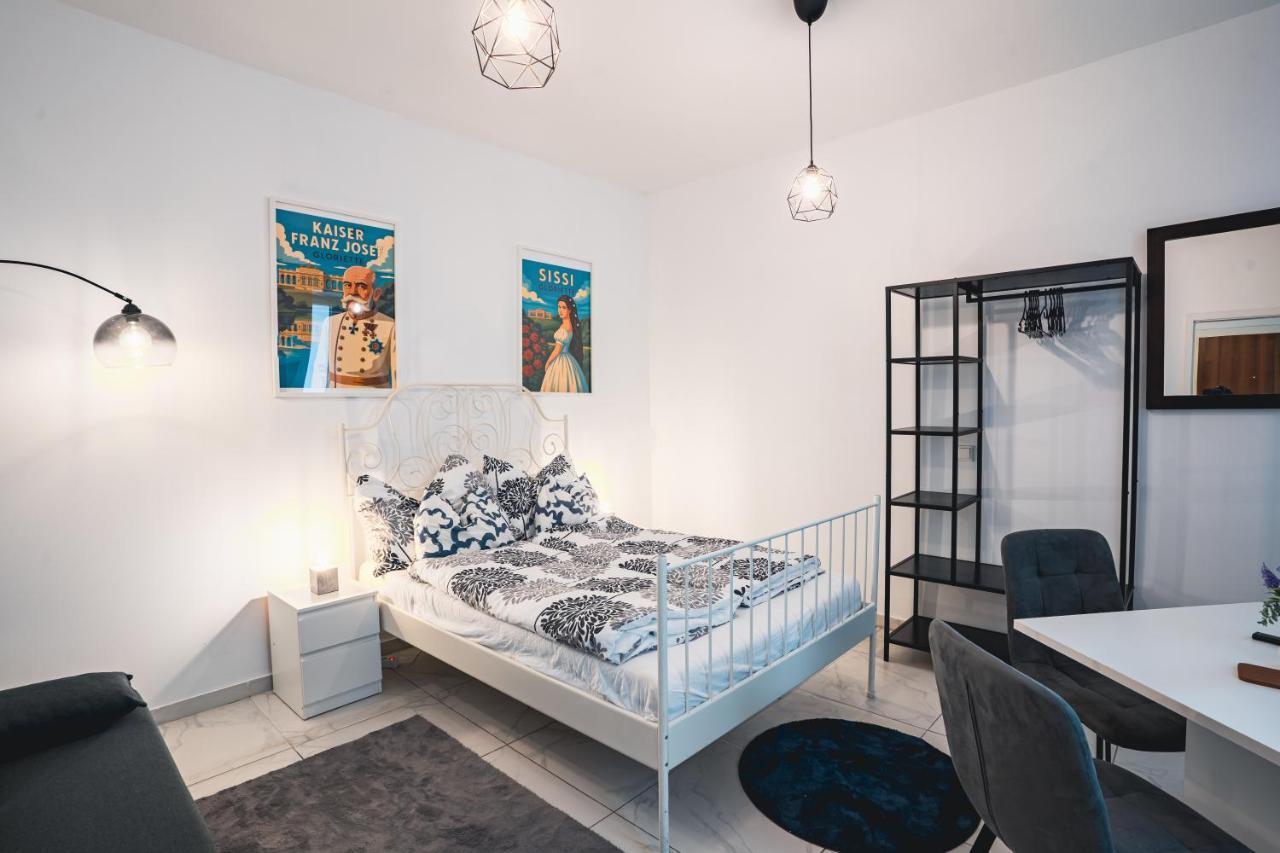 Stay At Schonbrunn #6