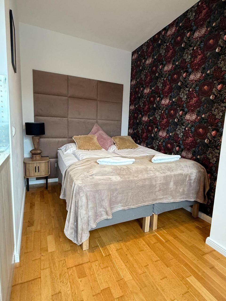 Stylish 1br Apartment With Balcony Quick City Access