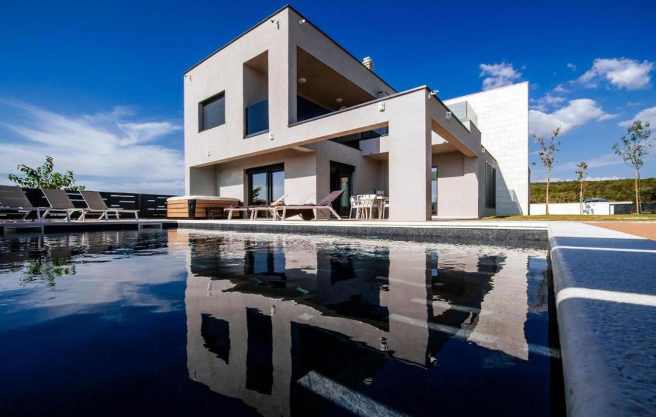 Awesome Home In Debeljak