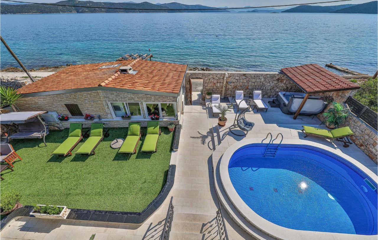 5 Bedroom Amazing Home In Drvenik Mali