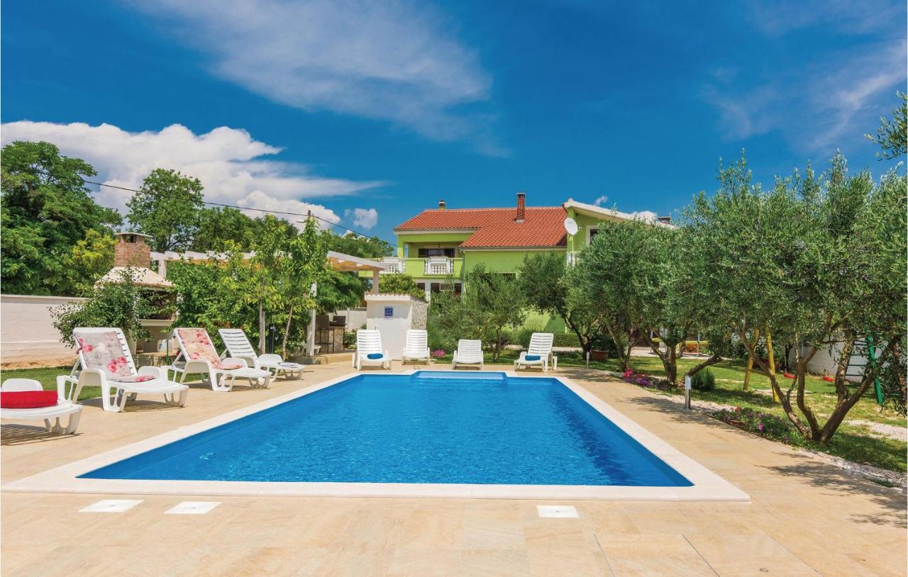 Six Bedroom Holiday Home In Sv. Filip I Jakov
