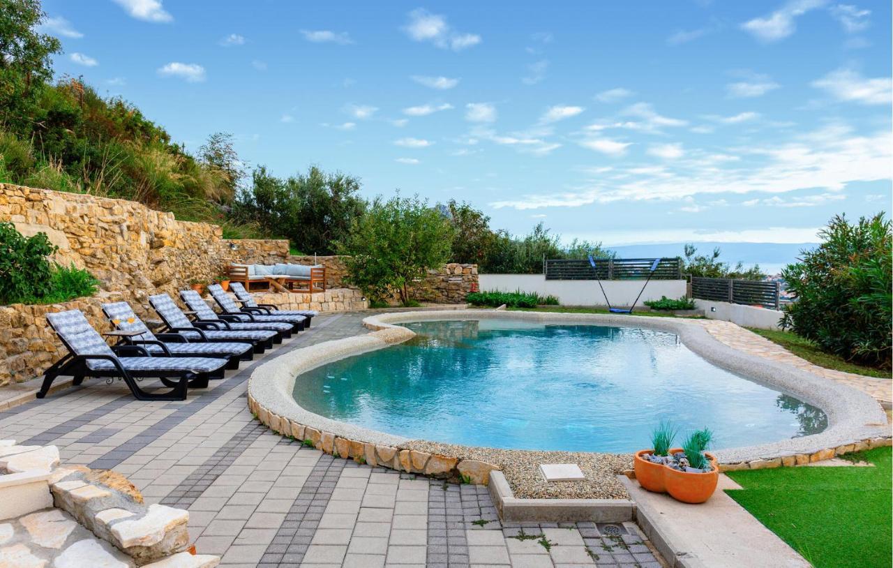 Amazing Home In Kucine