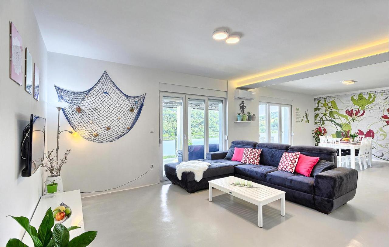 Nice Home In Okrug Donji