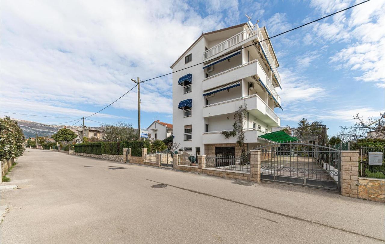 Lovely Apartment In Kastel Stafilic