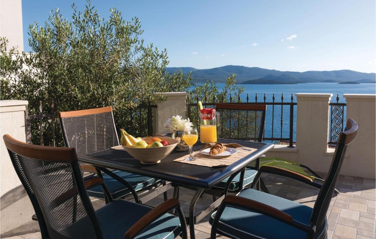 One-bedroom Apartment In Komarna