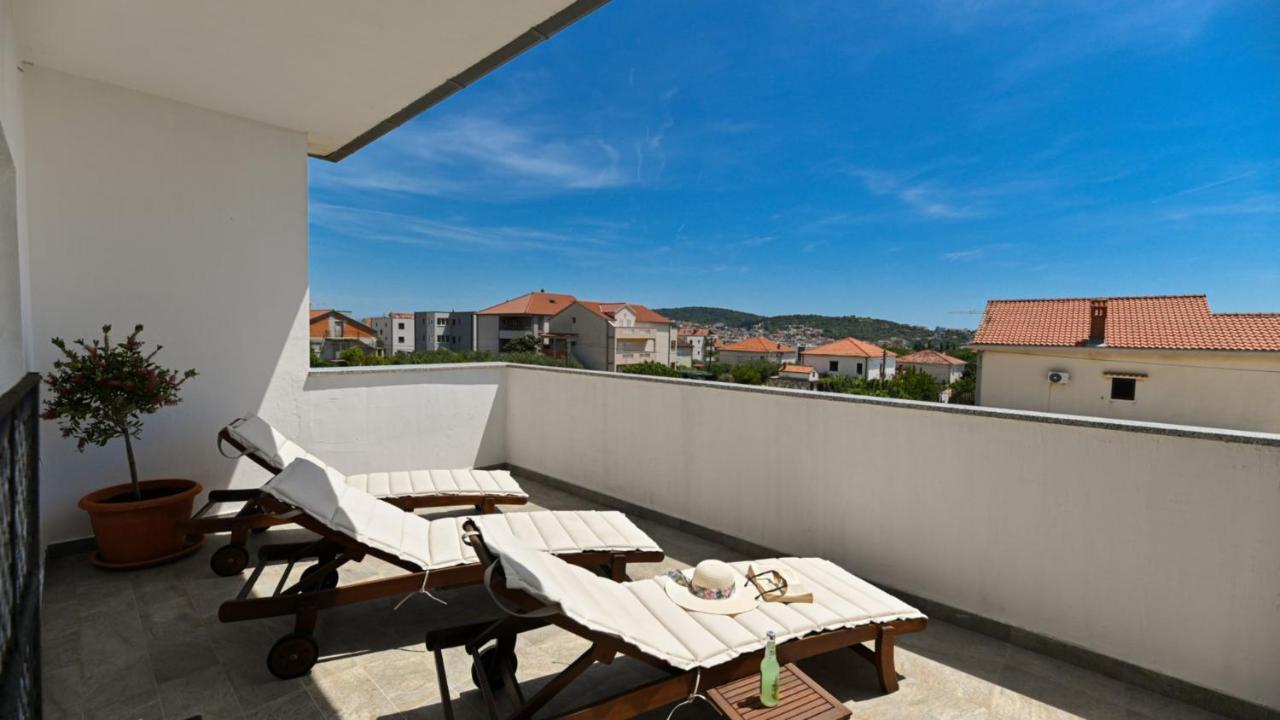 Apartment Smile & Waves