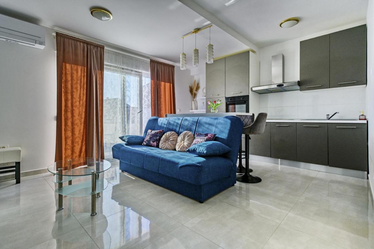 Holiday Apartment Zadar With Summer Balcony & Parking