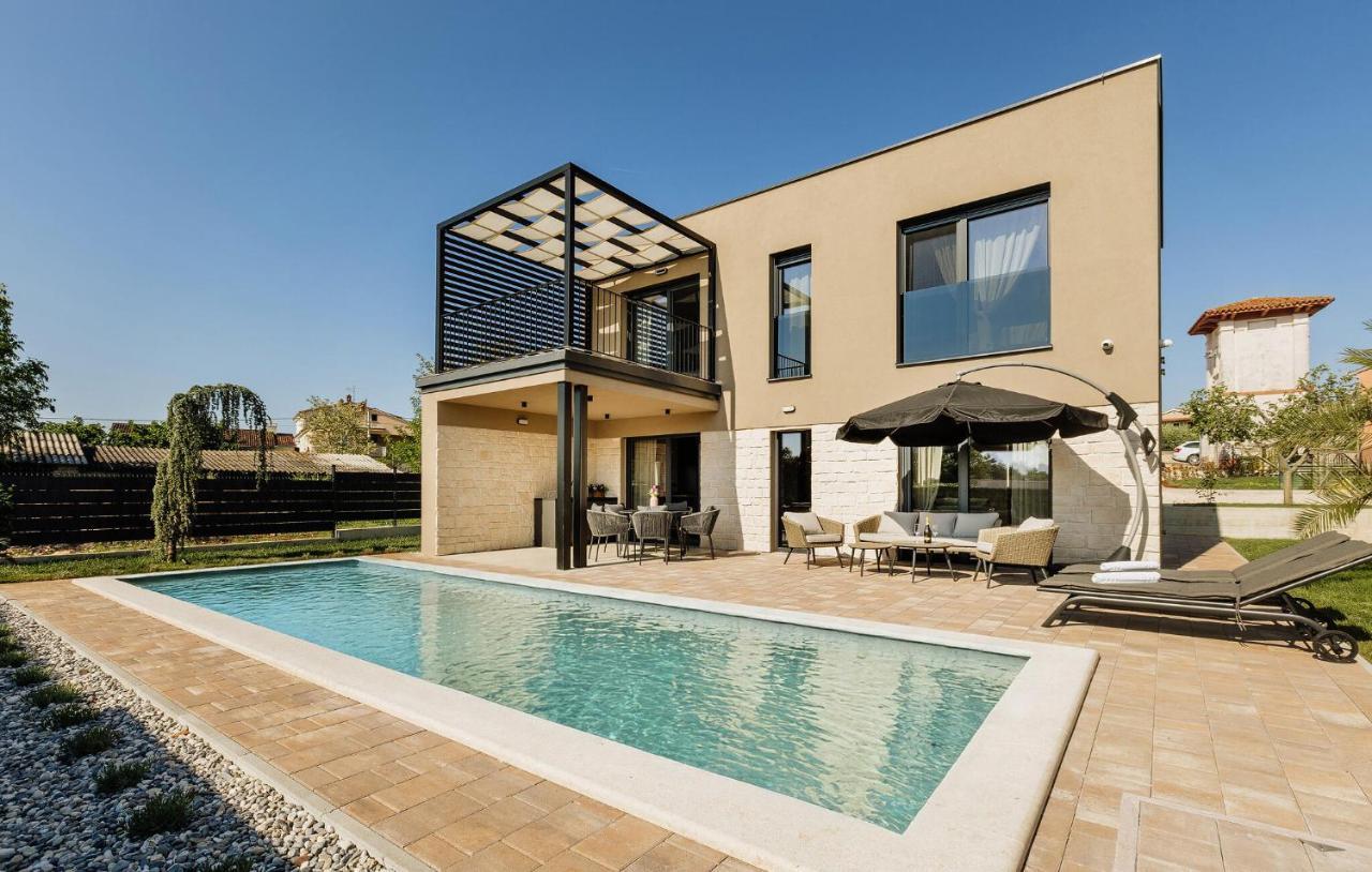 Nice Home In Tar With Private Swimming Pool