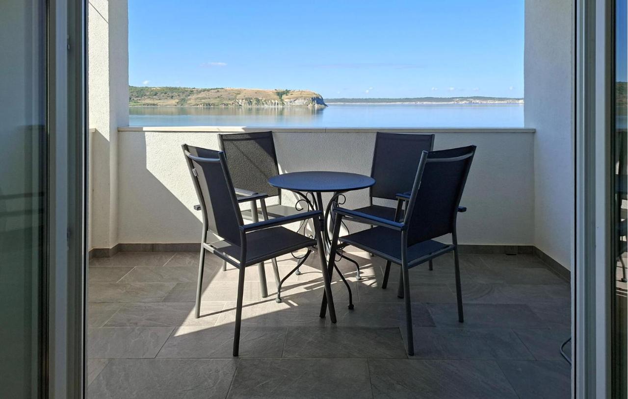 1 Bedroom Amazing Apartment In Rtina