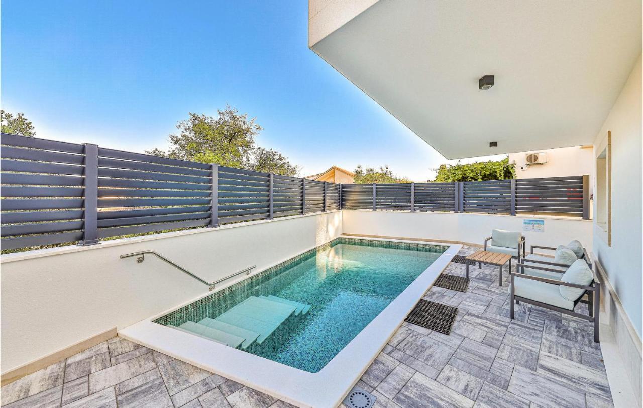 Nice Apartment In Okrug Gornji