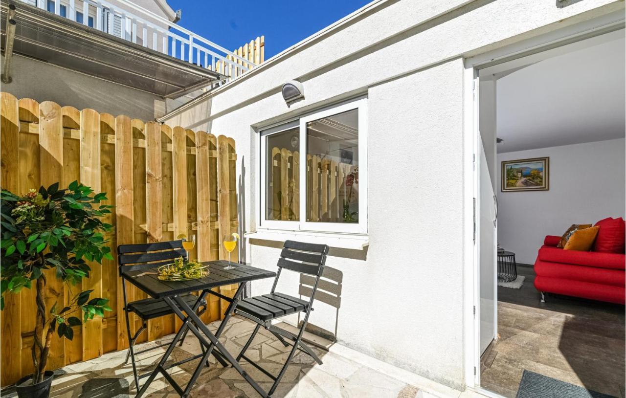 Amazing Apartment In Okrug Gornji