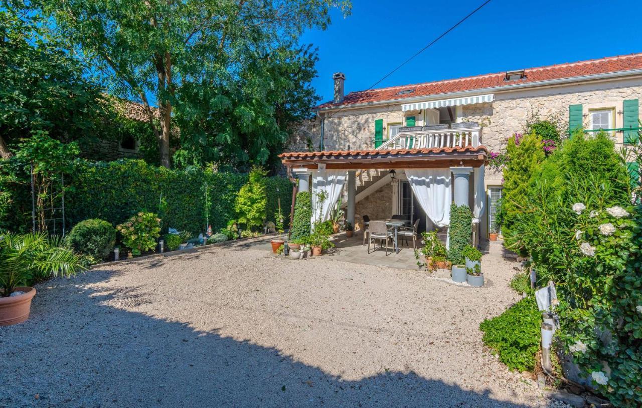 1 Bedroom Nice Apartment In Zaton