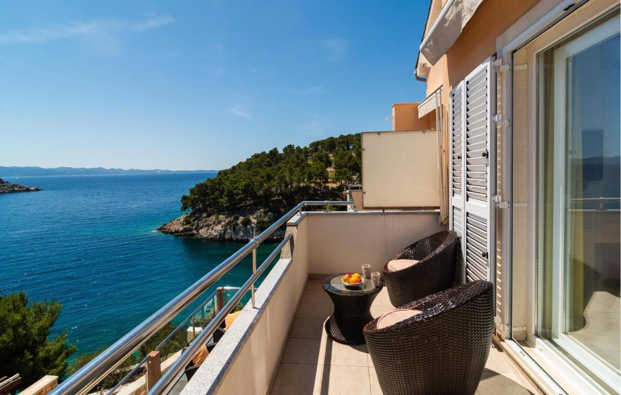 1 Bedroom Stunning Apartment In Milna