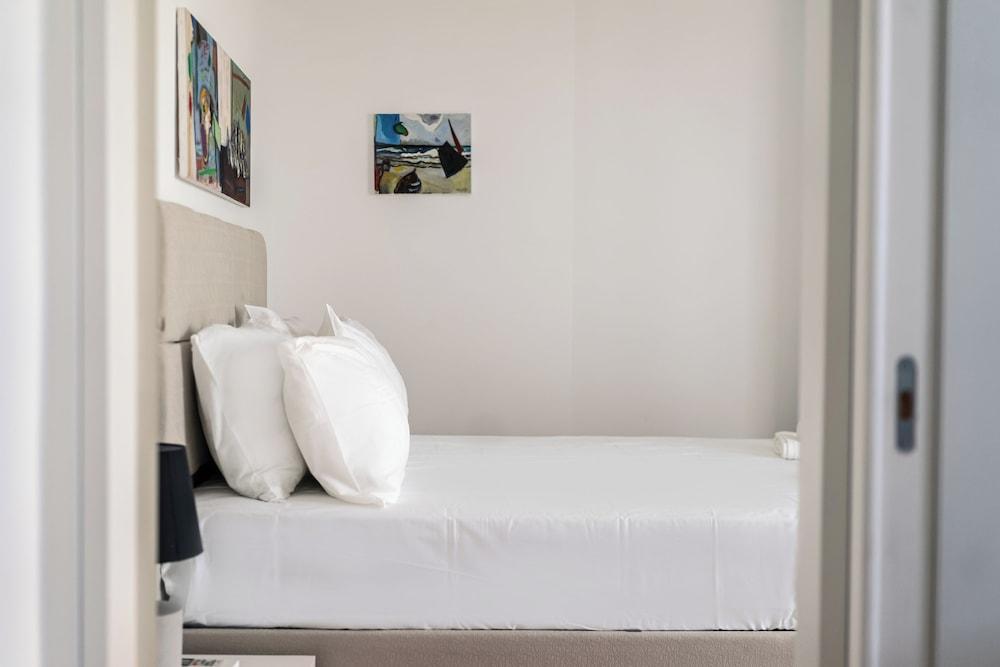 Cozy 2br Near Metro Acropolis View