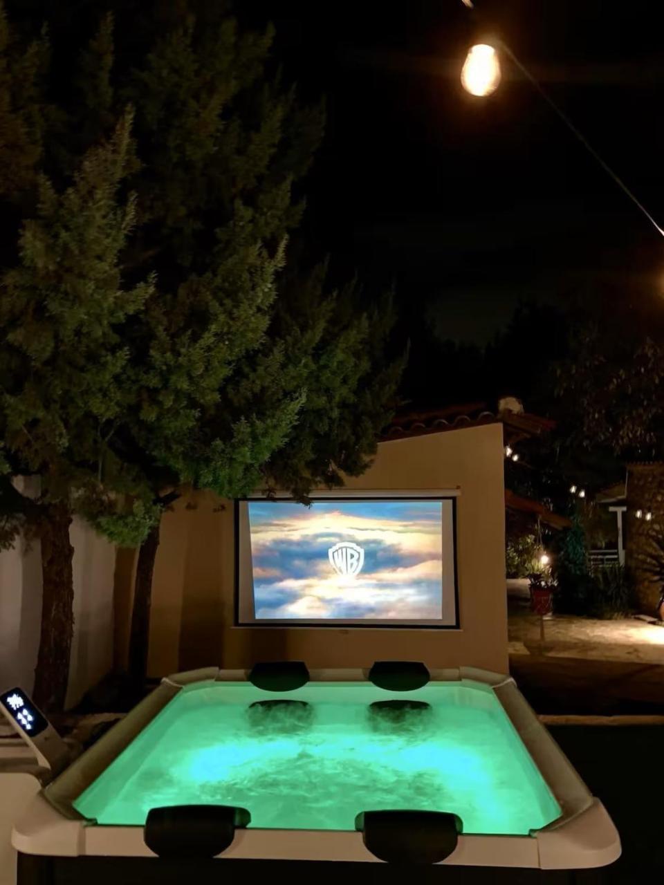 Daydream Nature Home Hot Tub & Cinema Experience