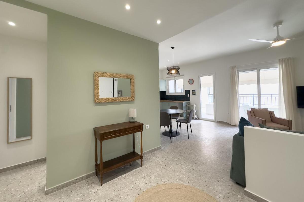 Stylish Home In Petralona